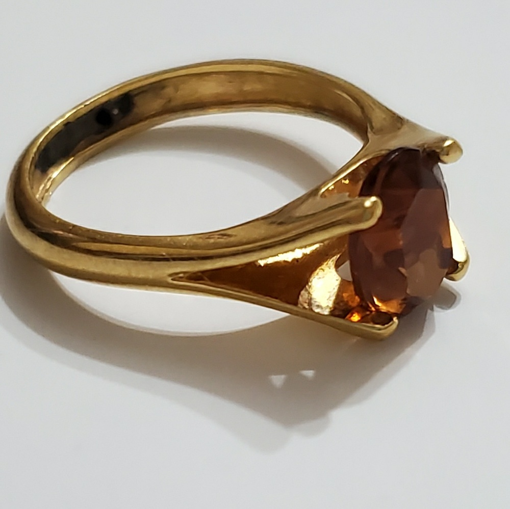 Amber colored stone gold ring